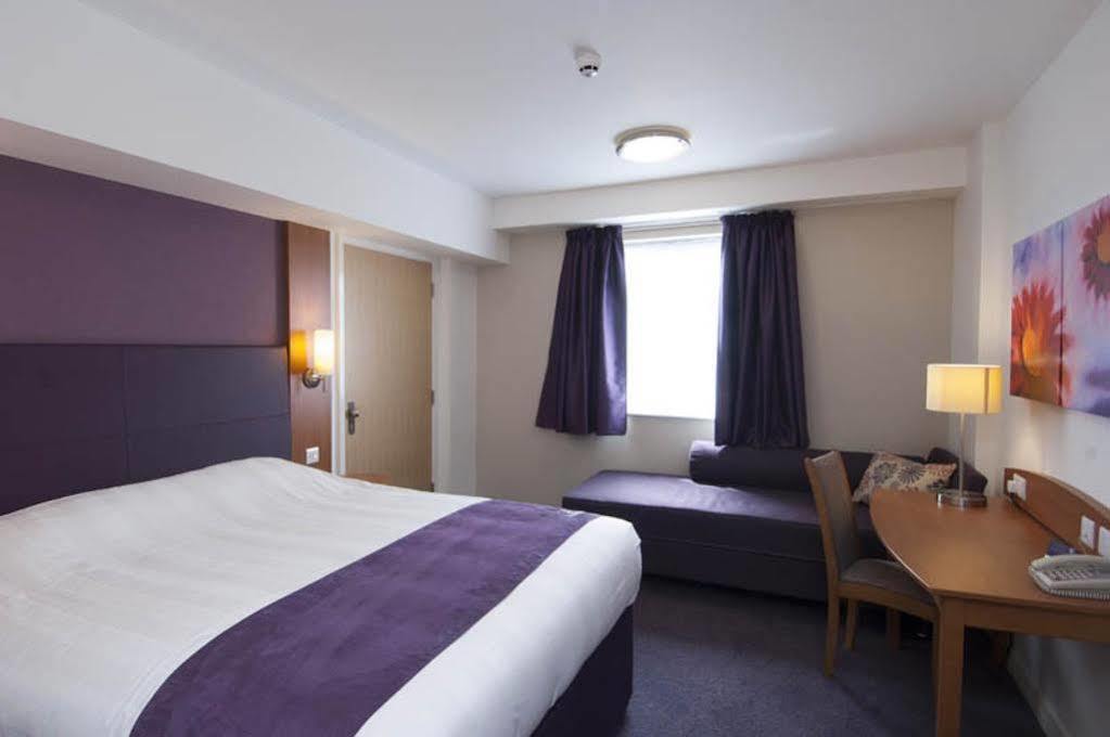 Premier Inn London Дагенем Экстерьер фото