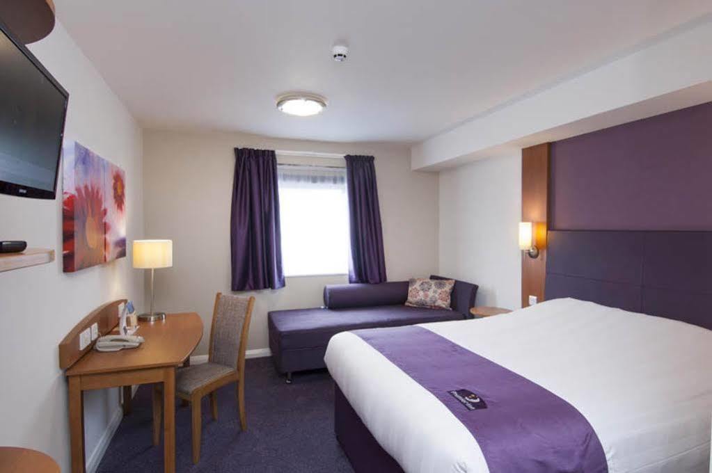 Premier Inn London Дагенем Экстерьер фото